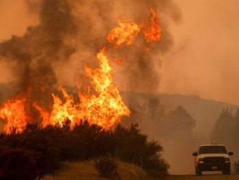 Τραμπ: Η κακή διαχείριση των δασών φταίει για τις φονικές, πολυδάπανες πυρκαγιές στην Καλιφόρνια