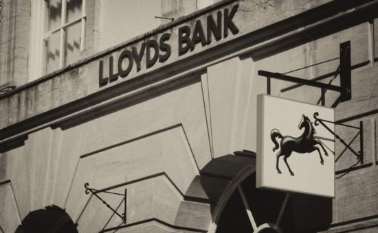 Lloyds: Θα αποζημιώσει πρώην υπάλληλο που ξεσκέπασε απάτη – μαμούθ