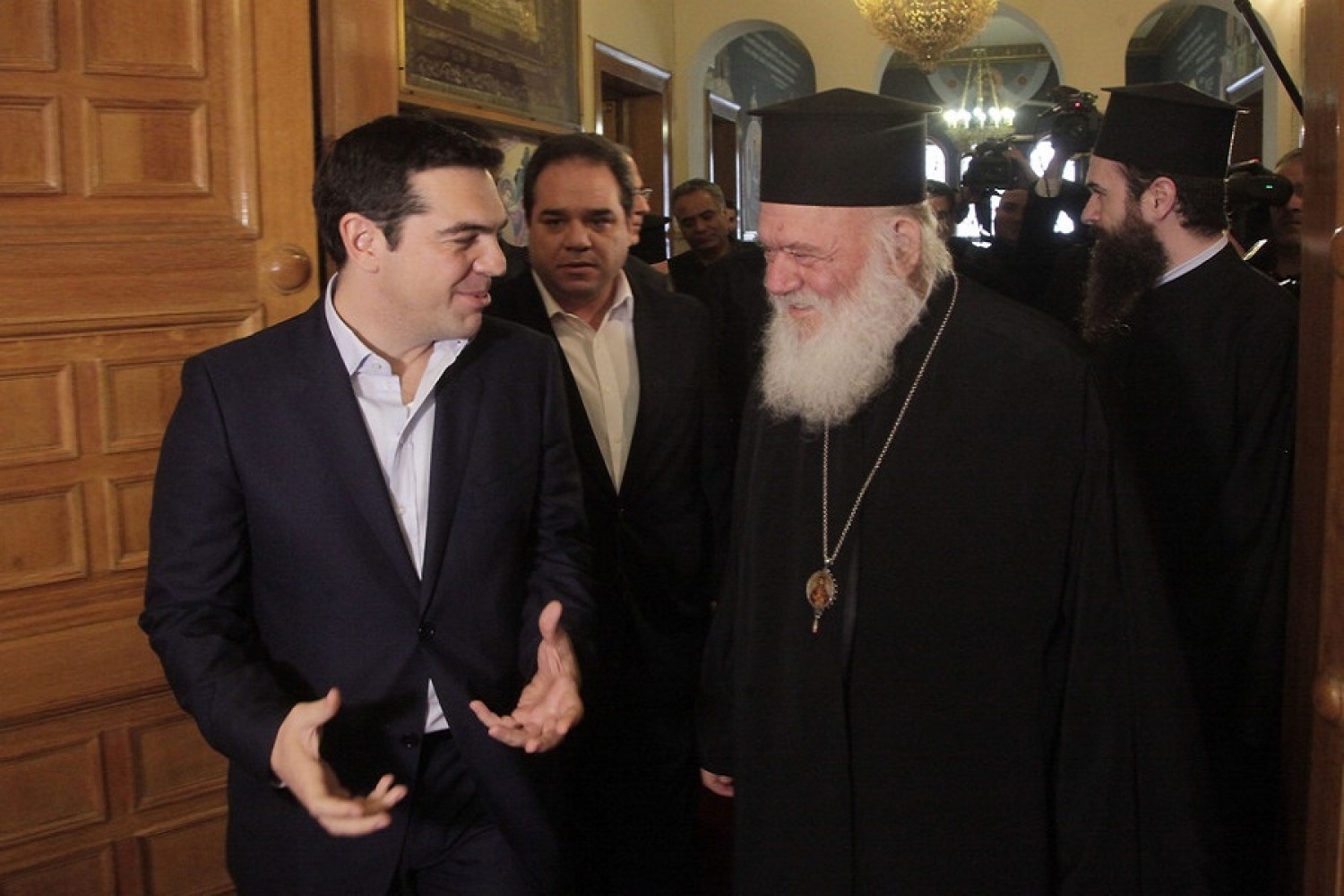 Σκιές στο «ιερό… deal» Τσίπρα – Ιερώνυμου με 10.000 κάλπικες προσλήψεις