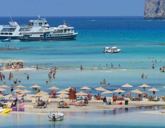 Ξενοδόχοι καλούν Δραγασάκη για τις επενδύσεις στον τουρισμό