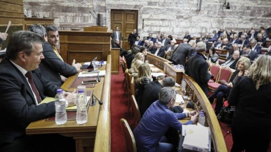 Βόμβα από Μητρόπουλο: Μαζί με τους ένστολους αναδρομικά θα πάρουν και οι βουλευτές!