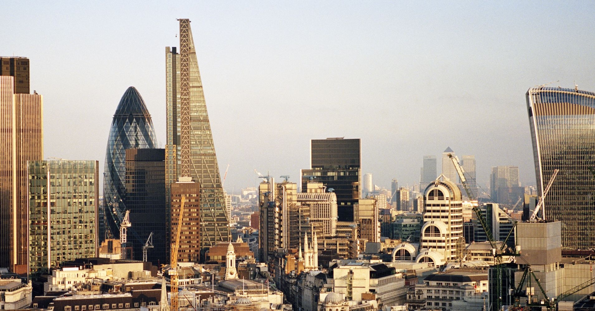 Σε υψηλό τριών ετών το δημοσιονομικό έλλειμμα της Βρετανίας