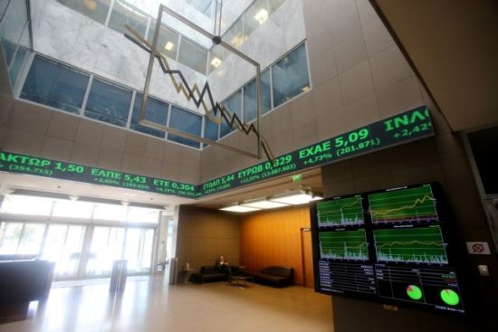 Νέα ιστορικά χαμηλά για Εθνική και Πειραιώς