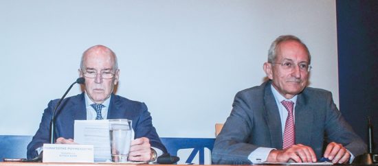 Τραπεζίτες έπαιξαν άγριο ξύλο για ένα δάνειο μέσα στην τράπεζα