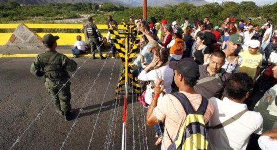 Πάνω από ένα εκατομμύριο Βενεζουελάνοι έχουν περάσει στην Κολομβία