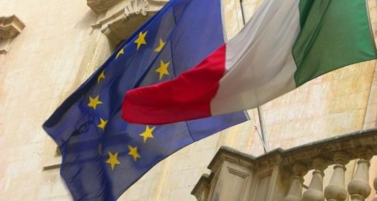 Ευκαιρίες και κίνδυνοι για την Ελλάδα από τη μετωπική σύγκρουση Ευρώπης- Ιταλίας