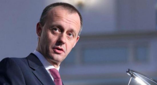 Spiegel: Ο Σόιμπλε στηρίζει τον Μερτς για διάδοχο της Μέρκελ