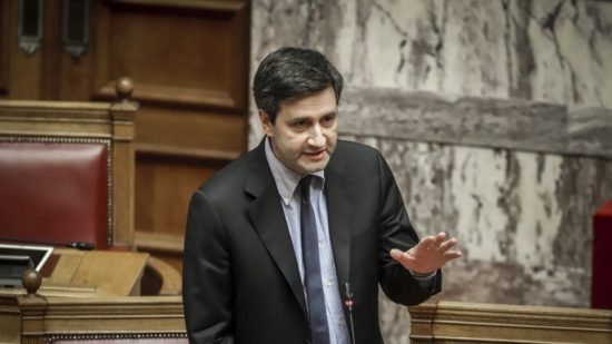 Υπαινιγμοί Χουλιαράκη για κατάργηση και της μείωσης του αφορολόγητου