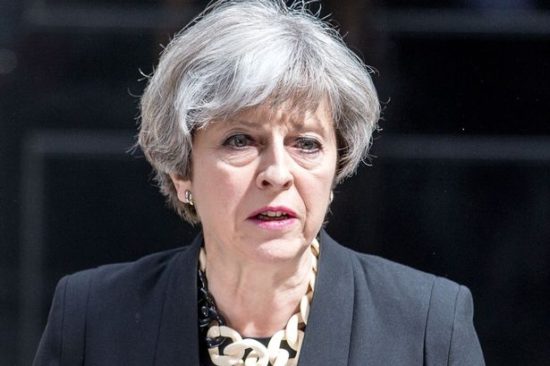 Έτοιμη η πρόταση μομφής εναντίον της Μέι: Συγκεντρώθηκαν 48 επιστολές