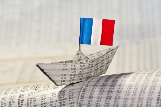 Τα «κίτρινα γιλέκα» εκτροχιάζουν τη γαλλική οικονομία