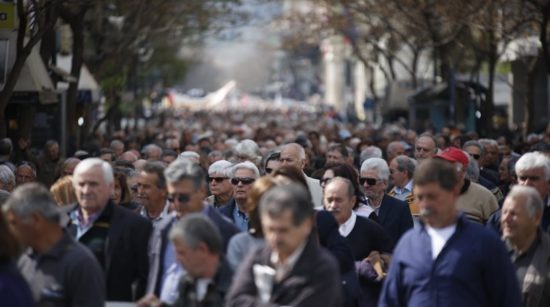 ΥΠΟΙΚ: Έκοψε 5 δισ. στους νέους συνταξιούχους με τον νόμο Κατρούγκαλου