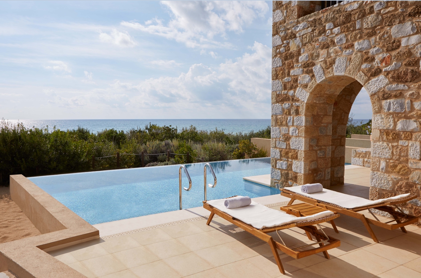 Στην Costa Navarino τα πρώτα πολυτελή branded διαμερίσματα της Marriott στην Ελλάδα