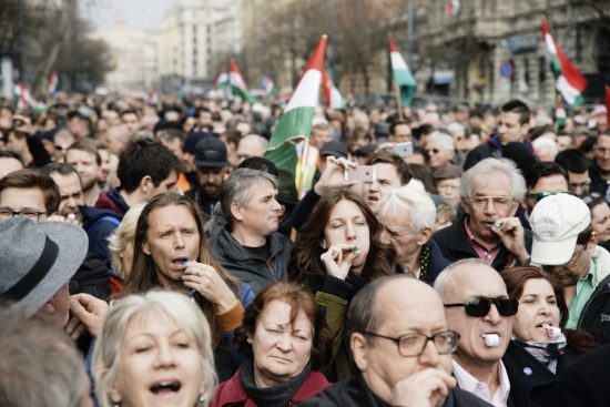Ογκώδεις διαδηλώσεις κατά του «νόμου της δουλείας» του Όρμπαν