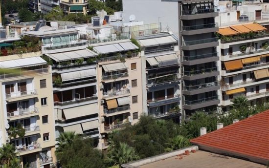 Αναστέλλεται η εφαρμογή του φόρου υπεραξίας 15% στις μεταβιβάσεις ακινήτων