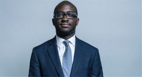 Παραιτήθηκε κι άλλος υπουργός της Τερέζα Μέι, ζητώντας δεύτερο δημοψήφισμα για το brexit