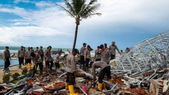 Στους 429 ο αριθμός των νεκρών από το τσουνάμι στην Ινδονησία