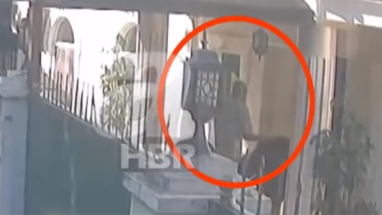 Ανατριχιαστικό βίντεο δείχνει άνδρες που -πιθανότατα- μεταφέρουν σε βαλίτσες τα λείψανα του Κασόγκι