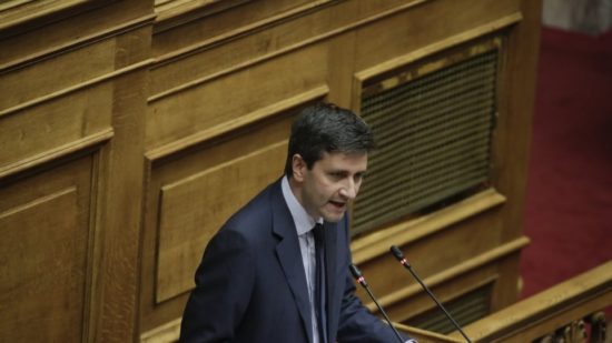 Ομολογία Χουλιαράκη ότι ΣΥΡΙΖΑ – ΑΝΕΛ ακολούθησαν σκληρή μνημονιακή πολιτική