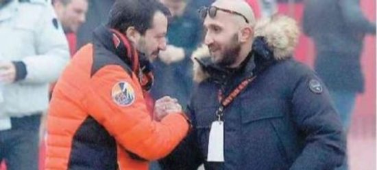 Οργή για τη φωτογραφία του Σαλβίνι με έμπορο ναρκωτικών