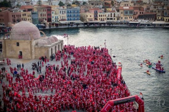 Γέμισαν «Άγιους Βασίληδες» τα Χανιά