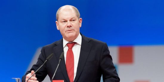 Σολτς: Συνεχίζουν να εγείρουν κινδύνους τα υψηλά κρατικά χρέη