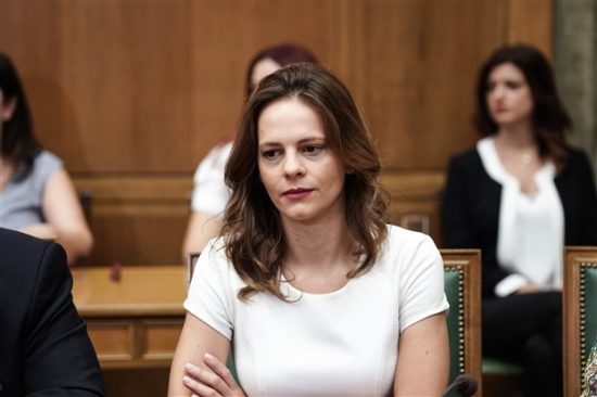 Αχτσιόγλου: Αύξηση του κατώτατου μισθού από τον Ιανουάριο