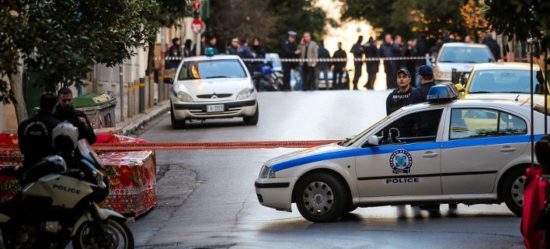 Έκρηξη στο Κολωνάκι – Τραυματίστηκε αστυνομικός και νεωκόρος του Αγ. Διονυσίου