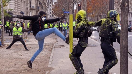 Συναγερμός στη Γαλλία για τα «κίτρινα γιλέκα»