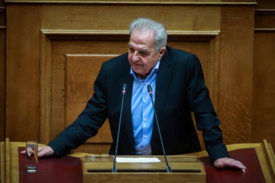 Φλαμπουράρης σε Ν.Δ για Πετσίτη: «Δεν ντρέπεστε να λέτε ότι είναι φίλος του Πρωθυπουργού;»