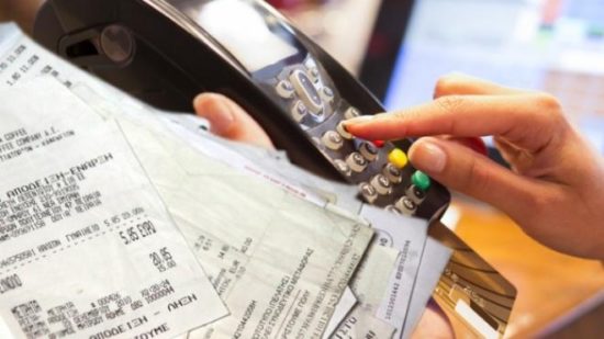 «Δια νόμου» 50% περισσότερες δαπάνες με πλαστικό χρήμα το 2019