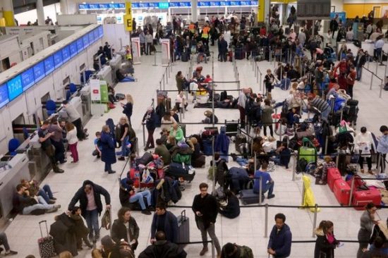 Άνοιξε το αεροδρόμιο του Gatwick αλλά με περιορισμένο αριθμό πτήσεων