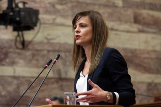 Αχτσιόγλου: Νέα ρύθμιση 120 δόσεων και κούρεμα βασικής οφειλής προς τα ταμεία