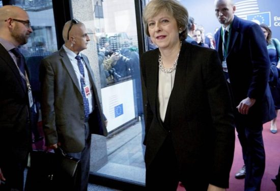 Πρόταση μομφής: Η Μέι έχει εξασφαλίσει ήδη 75 ψήφους υπέρ της