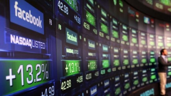 Facebook και General Electric εκτόξευσαν τη Wall Street με διψήφιο ράλι