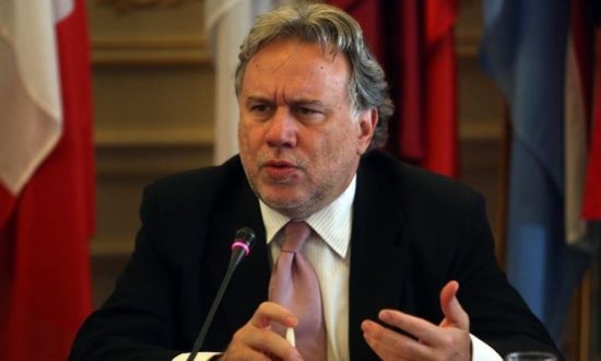 Τα «μαζεύει» ο Κατρούγκαλος για Μαδούρο, τάσσεται υπέρ του διαλόγου