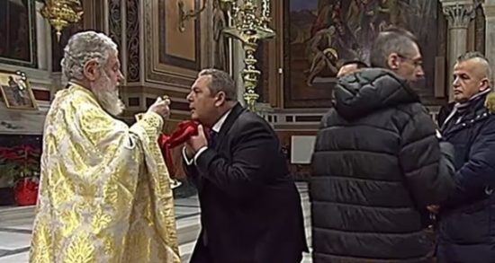 Μετέλαβε πριν το κρίσιμο τετ α τετ με Τσίπρα ο Καμμένος (pics)