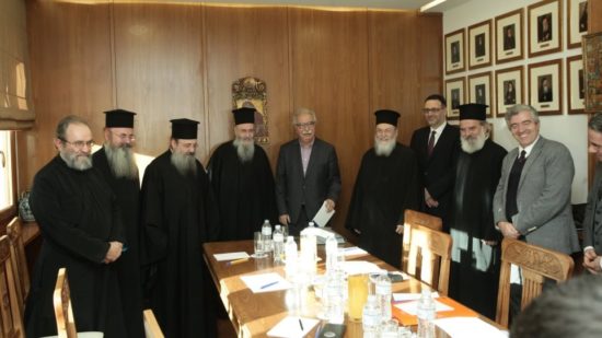 Συνάντηση Γαβρόγλου – Ιεραρχών για τη μισθοδοσία του Κλήρου