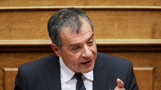 Θεοδωράκης: Σε περίπτωση απόρριψης της συμφωνίας η χώρα θα απομονωθεί διεθνώς