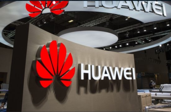 Vodafone: «Παγώνει» τη διάθεση του εξοπολισμού της Huawei στα δίκτυά της