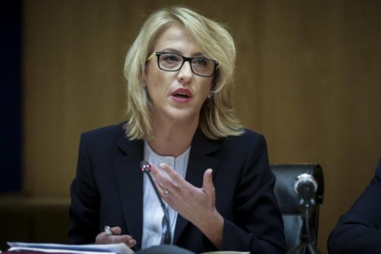 Δούρου για επεισόδια: «Φασιστική προσέγγιση που θέλει σήμερα να πάρει τη ρεβάνς του χθες»