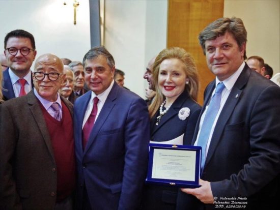 Ξηραδάκης: Βραβεύτηκε από το Εμπορικό & Βιομηχανικό Επιμελητήριο Πειραιώς