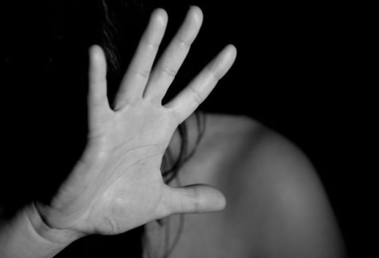 Ταϊλάνδη: Κινδυνεύει να απελαθεί, παρά το ότι εγκατέλειψε το σπίτι της λόγω ενδοοικογενειακής βίας