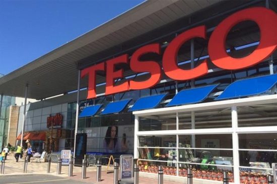 Tesco: Ισχυρές πωλήσεις την περίοδο των Χριστουγέννων