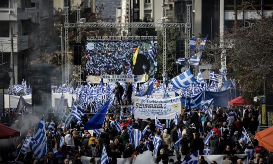 Σε αμηχανία το Μαξίμου μετά το μαζικό συλλαλητήριο