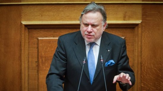 Το ισχύον Σύνταγμα των Σκοπίων κατέθεσε στη Βουλή ο Κατρούγκαλος!