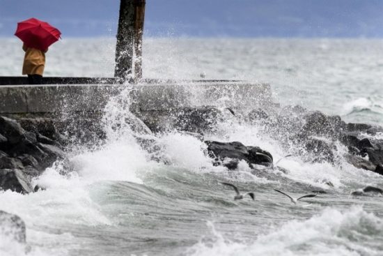 Η «Υπατία» φέρνει χιόνια στα βόρεια, καταιγίδες και ισχυρούς νοτιάδες