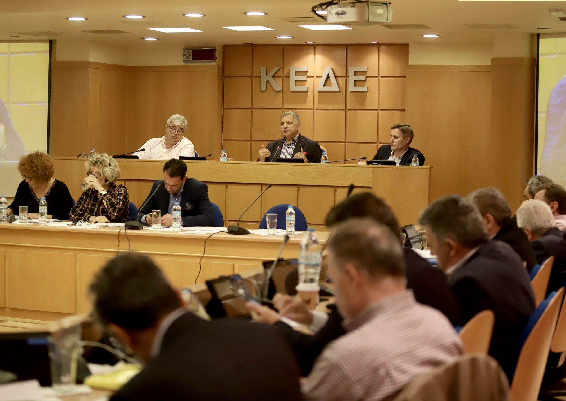 ΚΕΔΕ: Συνεδριάζει εκτάκτως για τη μεταφορά των ταμειακών διαθεσίμων των δήμων στην ΤτΕ