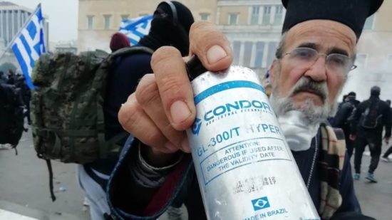 Απίστευτο! Ληγμένα χημικά πετούσαν στο Σύνταγμα!