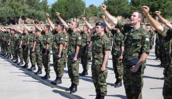 Μειώνονται σε τέσσερις οι μήνες κατάταξης των νεοσύλλεκτων στον Στρατό