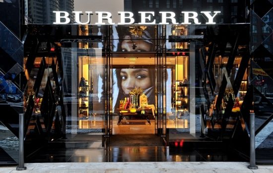 Burberry: Σταθερές οι πωλήσεις – Καθησυχάζει για την αγορά της Κίνας